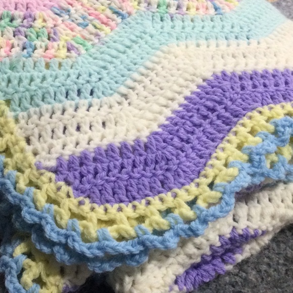 🌸Handmade crocheted baby blanket afghan for crib or stroller. New. - Picture 6 of 8